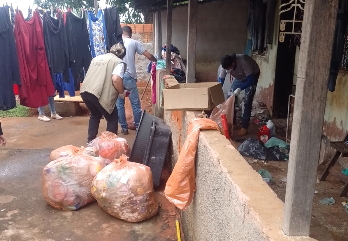 Casa de família acumuladora recebe mutirão de limpeza em Planaltina
