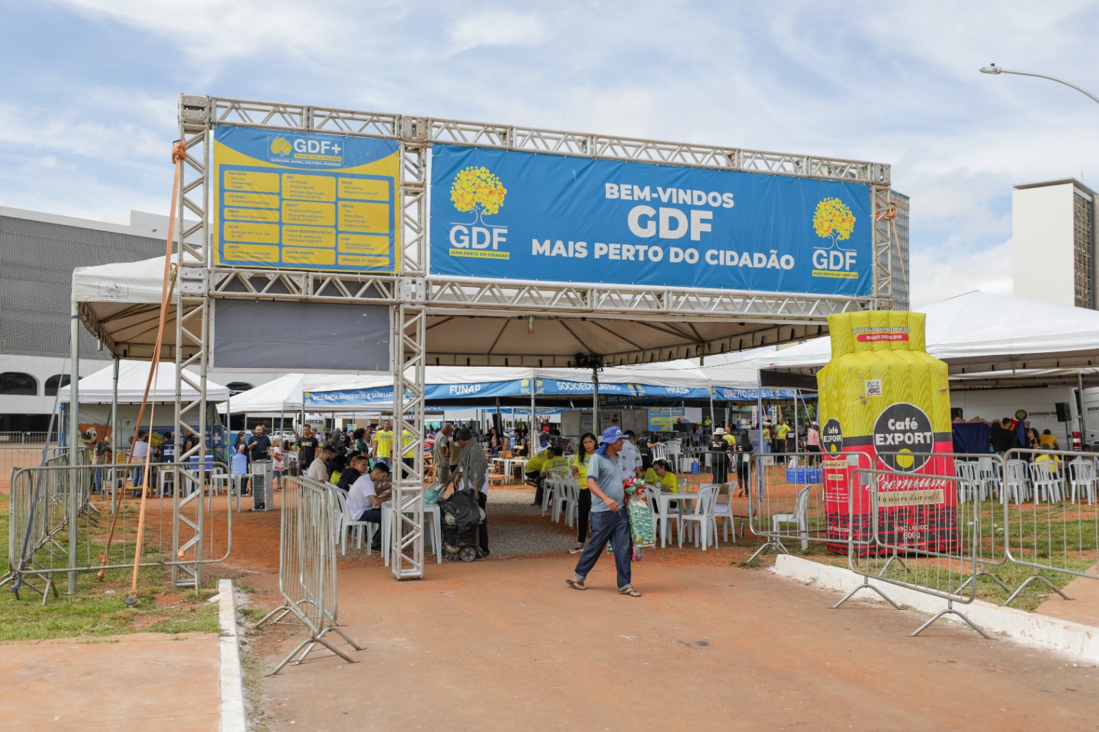 Celebração do aniversário de Brasília recebe 28º GDF Mais Perto do Cidadão