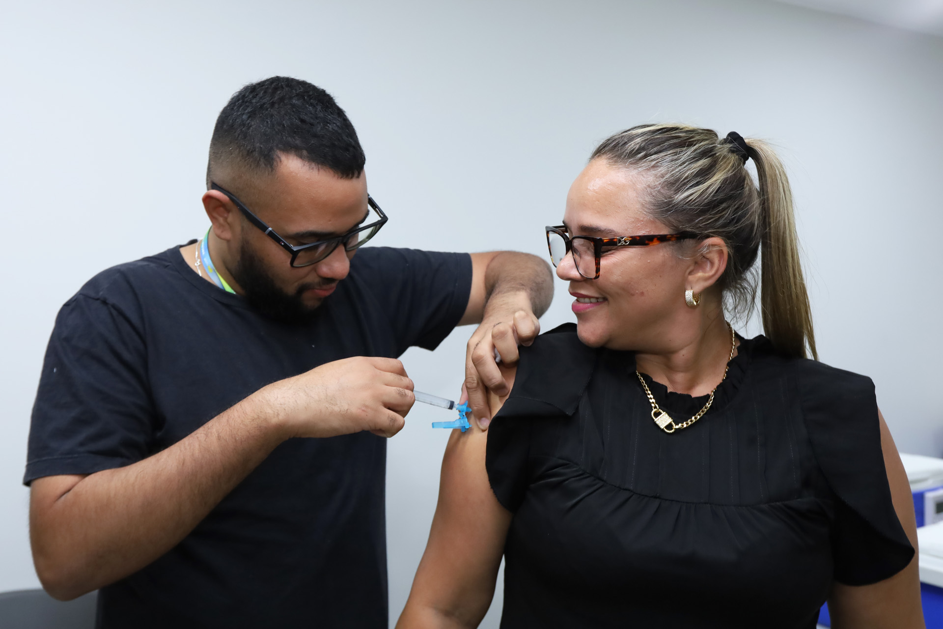 Equipe de saúde aplica quase 440 vacinas em servidores de Transporte e Mobilidade